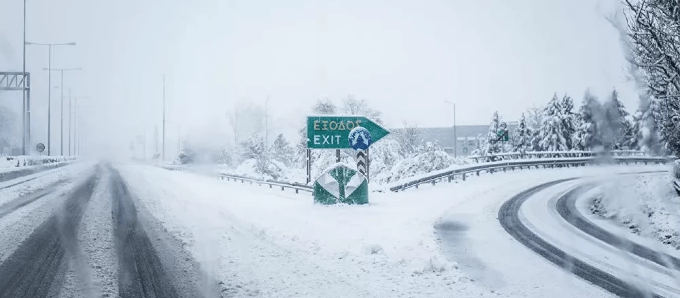 Ανατροπή φορτηγού στην Αθηνών - Λαμίας - Σε κατάσταση σοκ ο οδηγός